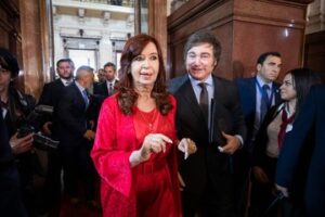 Por qué Javier Milei no derogó el decreto de Cristina Kirchner sobre los aumentos a funcionarios